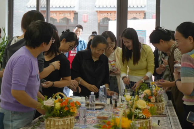 和林格尔县多彩活动送祝福