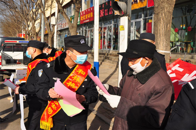 和林县公安局开展禁燃烟花爆竹宣传活动