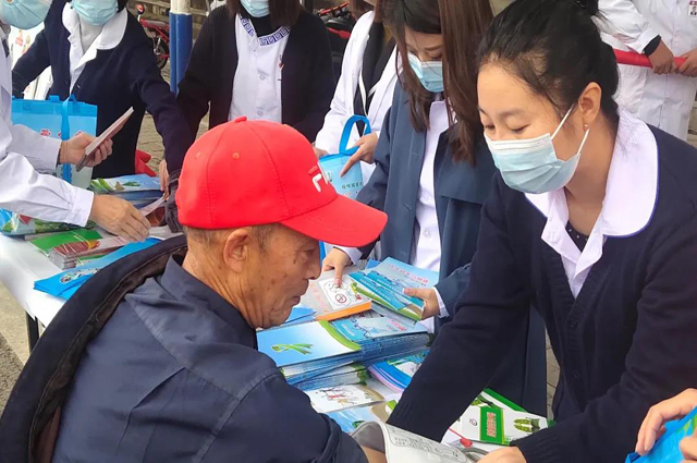 和林县开展“世界精神卫生日”暨“全国高血压日”宣传活动