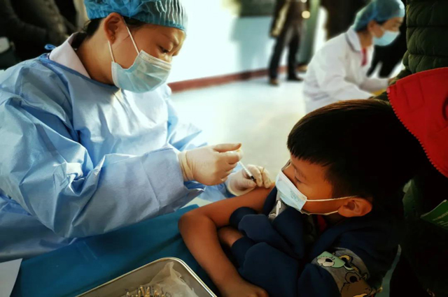 和林县开展3至11岁儿童新冠疫苗接种工作