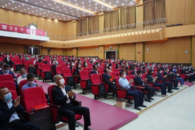 和林格尔县举行第38个教师节庆祝大会相关图片