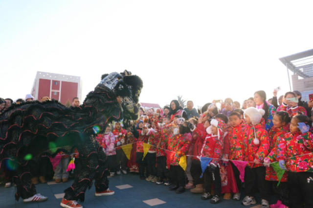 萌娃逛庙会 欢乐迎新年