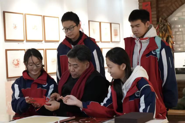 百马迎春贺新年 非遗剪纸绘春声——和林格尔剪纸传承体验活动温情启幕
