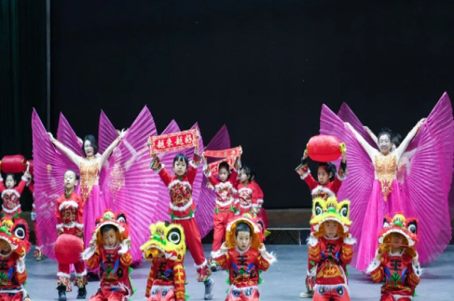 万马奔腾迎盛世 全民欢歌庆新春——2026和林格尔县职工群众春晚紧锣密鼓彩排中