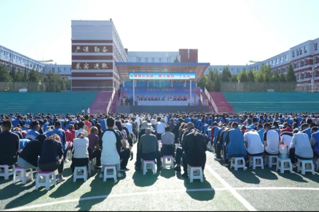 逐梦新学年 奋进正当时——和林一中高中部举行新学期开学典礼