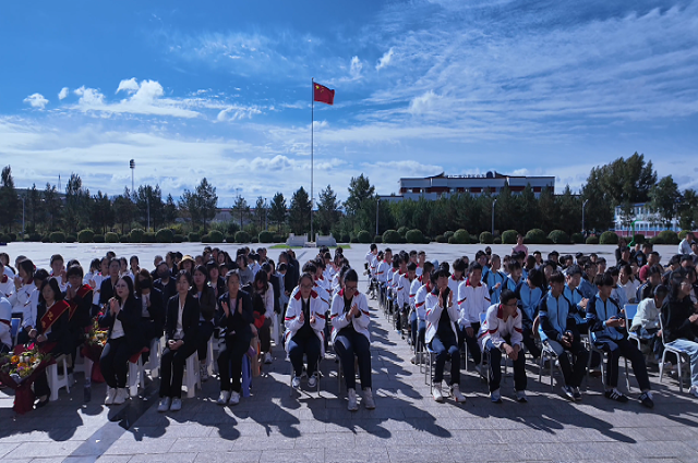 和林格尔县职业中学召开2026—2027学年度开学典礼暨教师节表彰大会