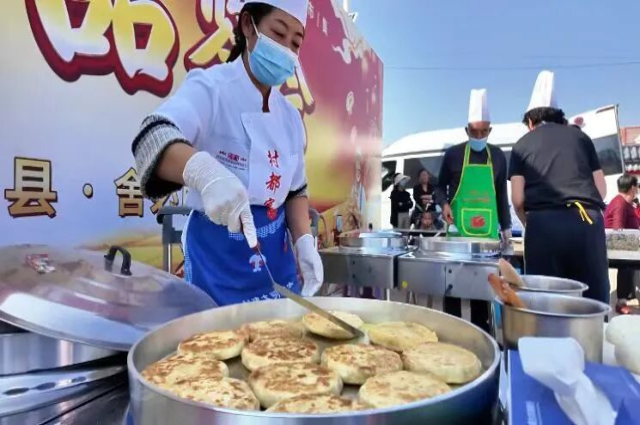 饼香飘乡野 烟火促振兴——舍必崖乡举办第二届馅饼美食文化市集